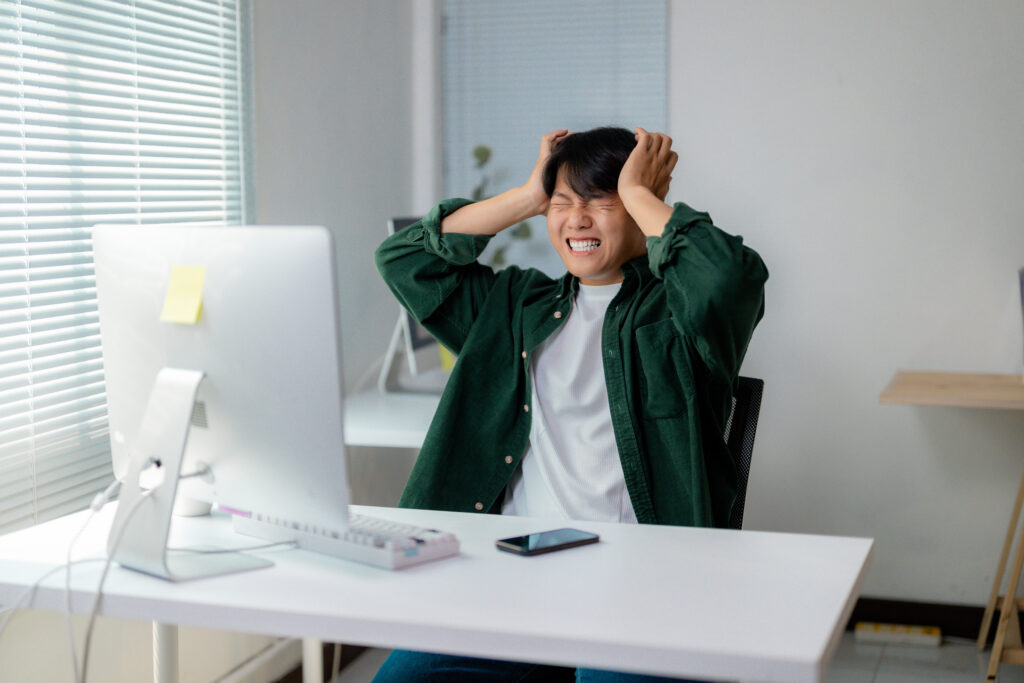 Créer un site seul peut vite devenir source de stress quand les limites techniques apparaissent.